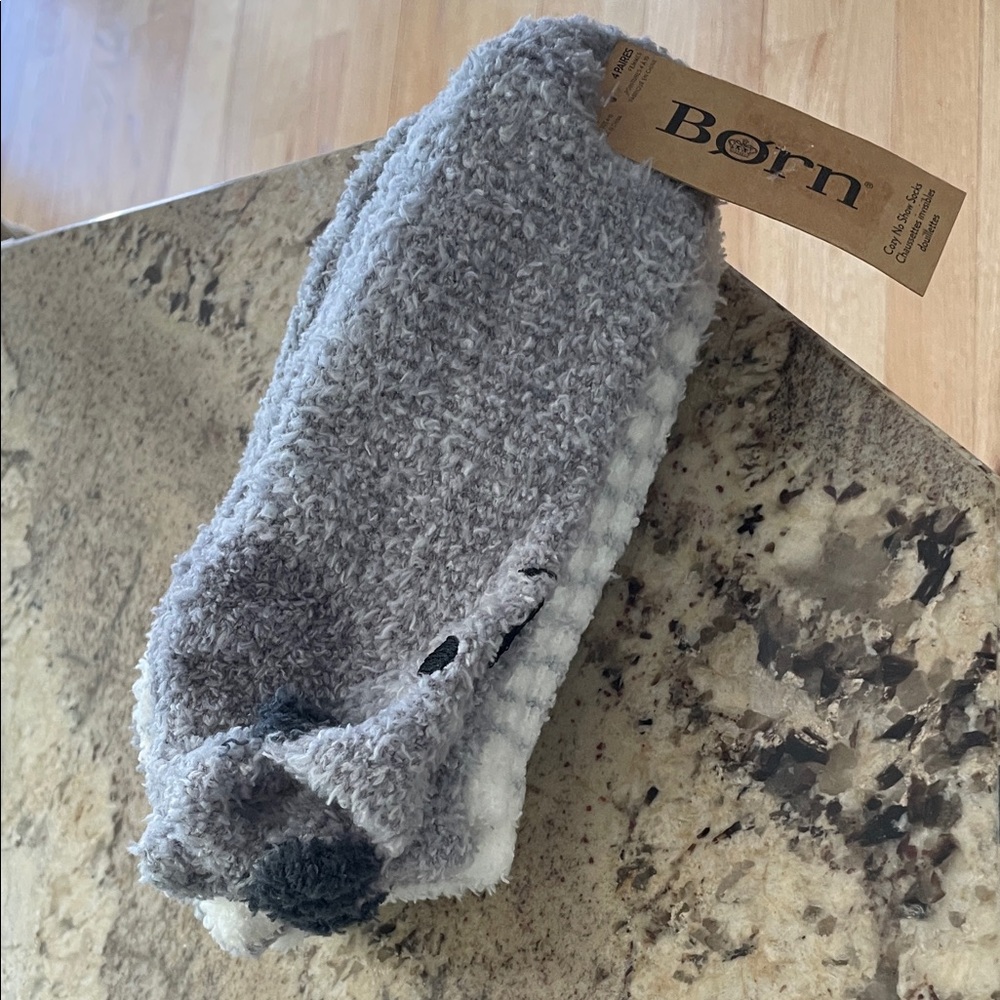 NWT Born Gray and White 4 Pairs Cozy No Show Socks